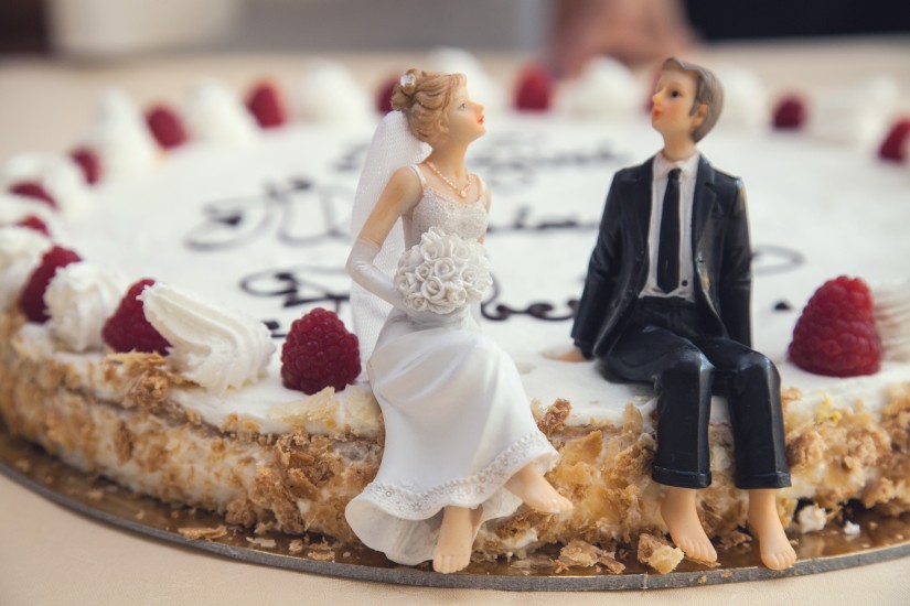 cake-ceremony-couple-2226-825x550