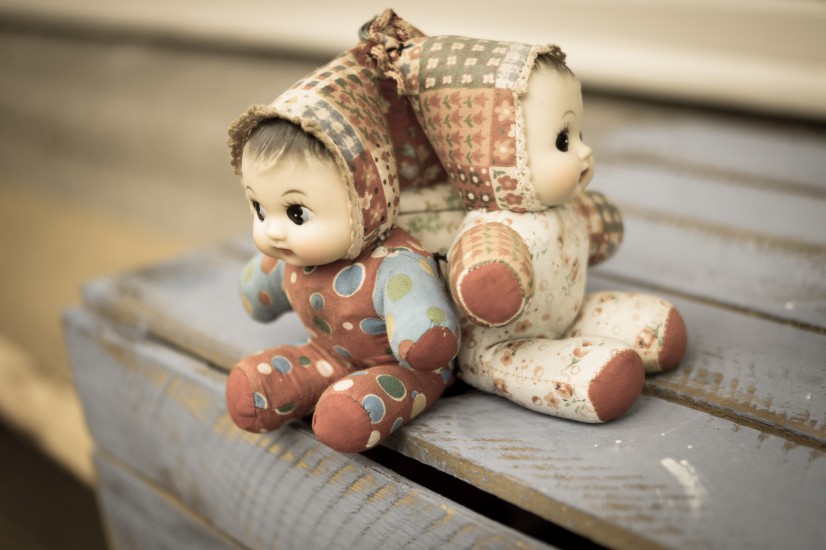dolls-puppets-3944-826x550